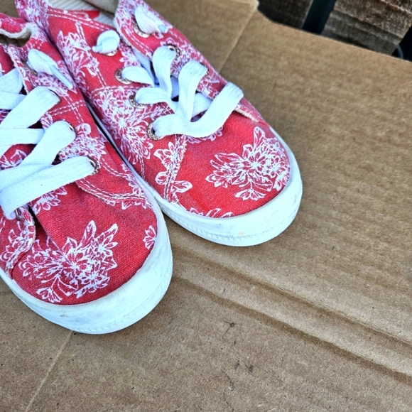 Roxy Red White Floral Casual Lace Sneakers Shoes Size 3 - Picture 8 of 16